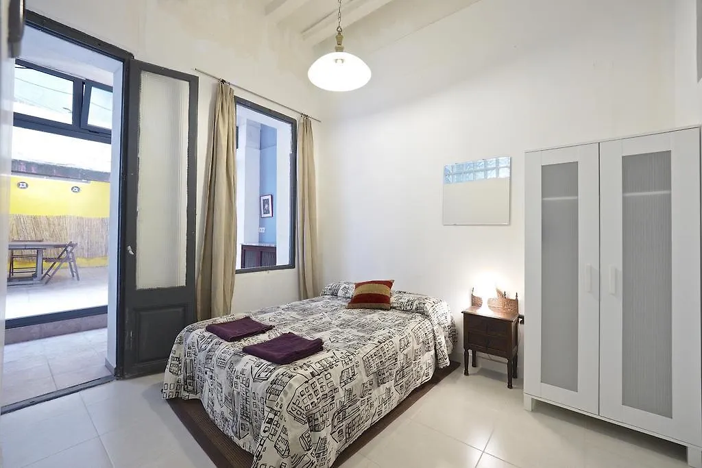 Parallel-Patio Apartment Barcelona