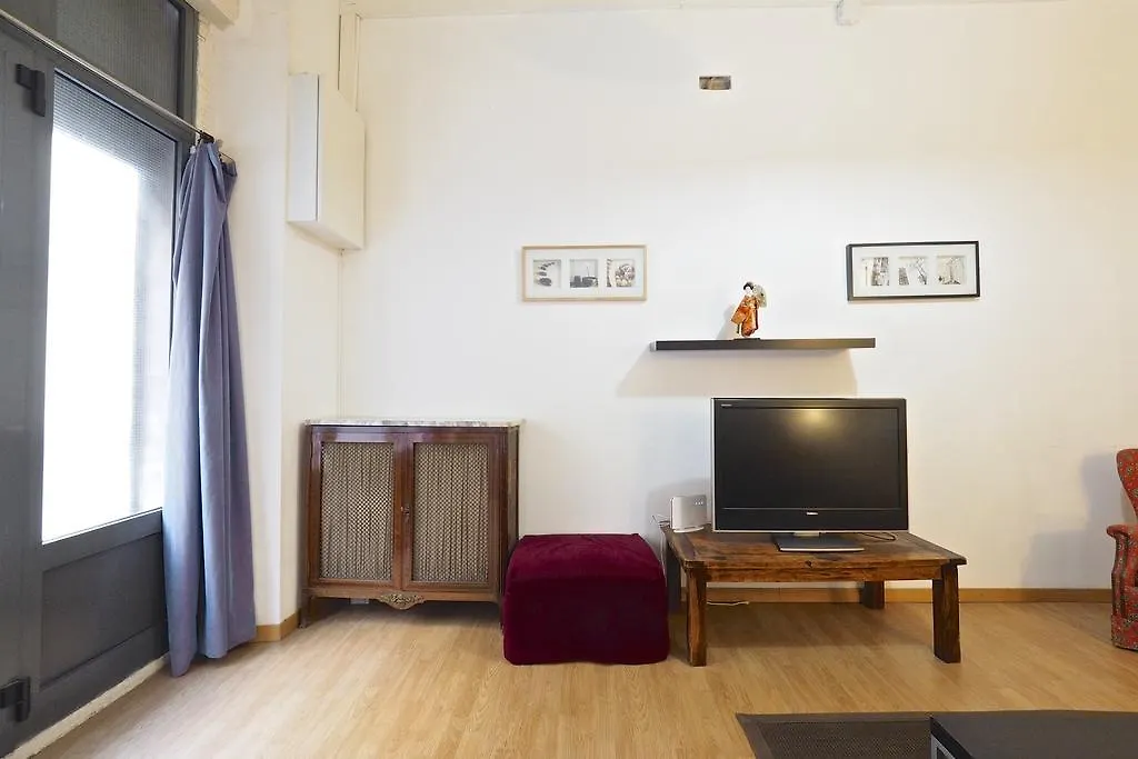 Parallel-Patio Apartment Barcelona