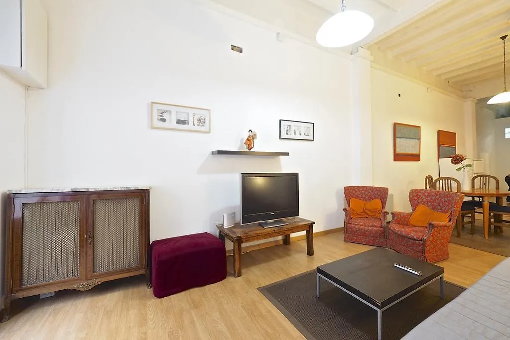 Parallel-Patio Apartment Barcelona İspanya